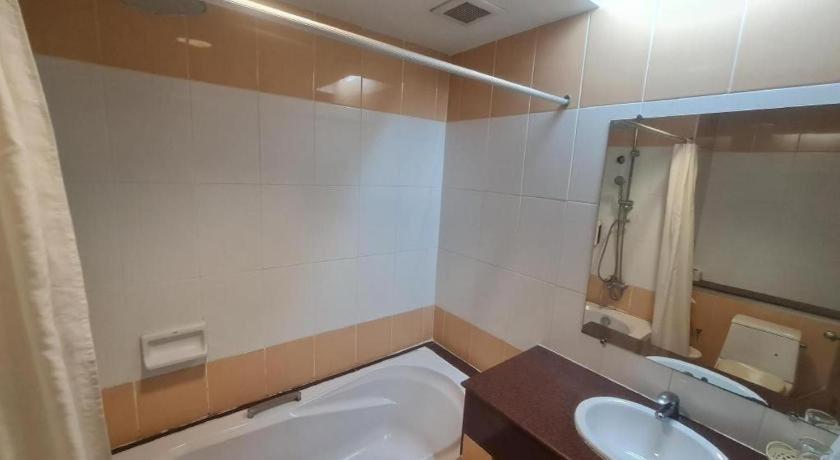 Western Grand Hotel Ratchaburi Ban Bang Kra Zewnętrze zdjęcie